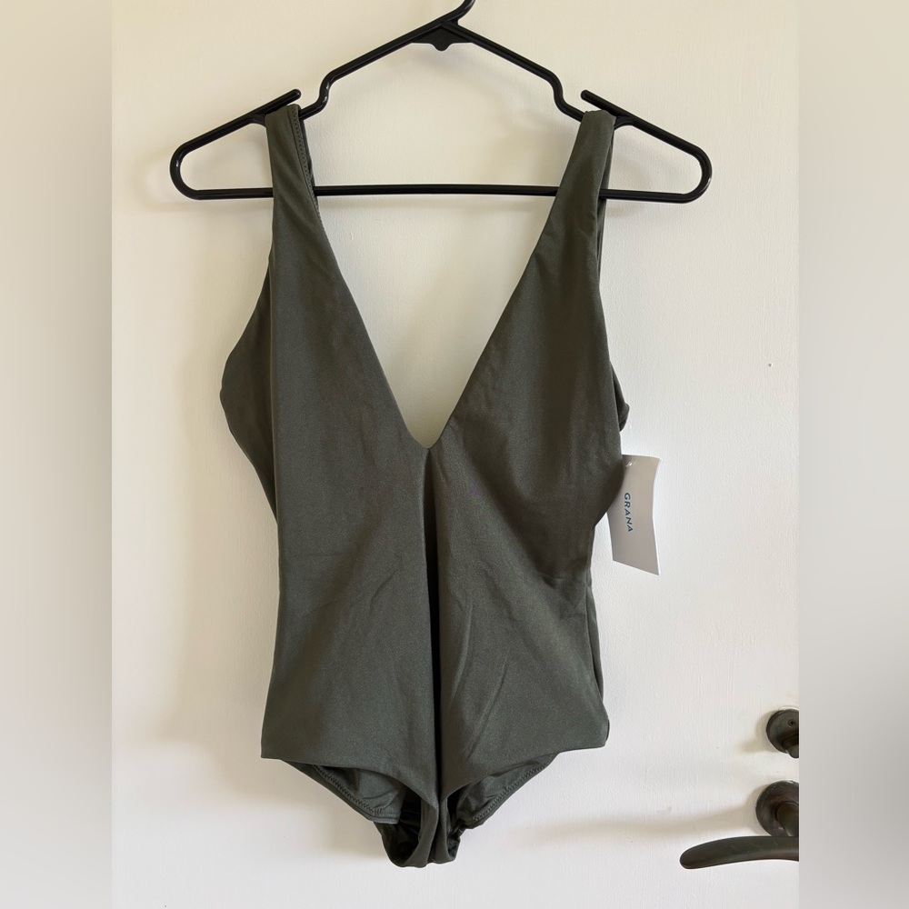 Grana‎ bagged out deep vee one piece swimsuit bathing suit in olive pearl NWT